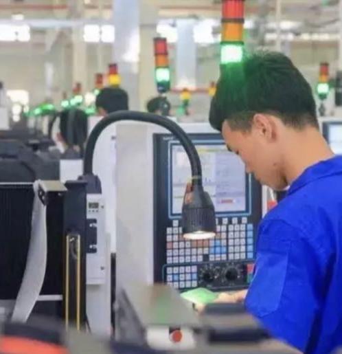 ​龙华富士康最新的小时工招聘信息：旺季薪资涨至每小时28元，无需缴纳押金，也不需要体检